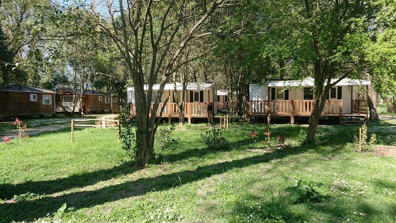 Camping Du Lion Бур-Сент-Андеоль Екстер'єр фото